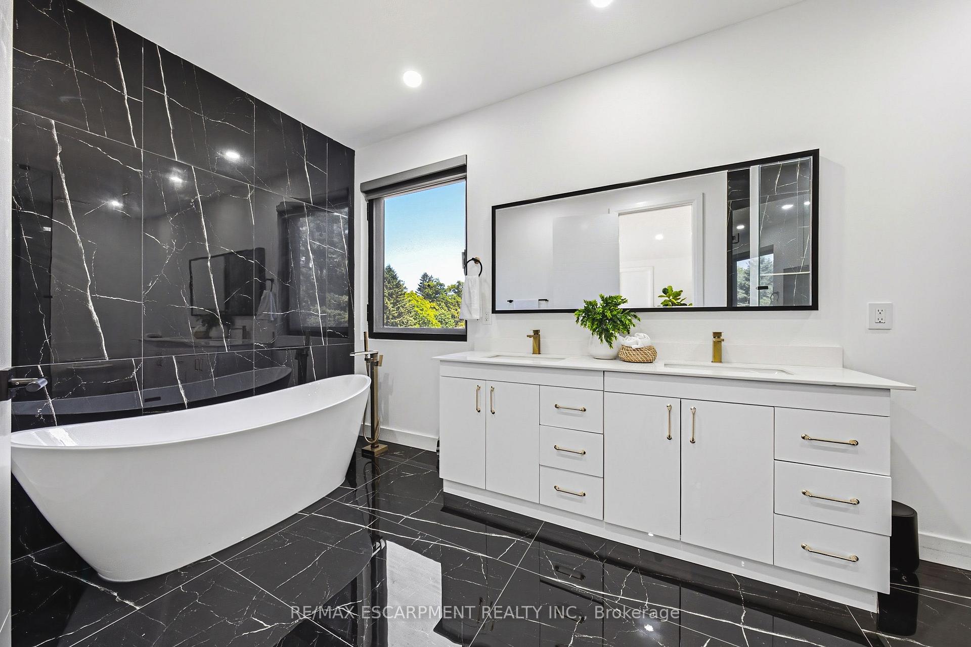 Photo 15 of 4511 Guelph Line, Burlington, Rural Burlington — HOMEH