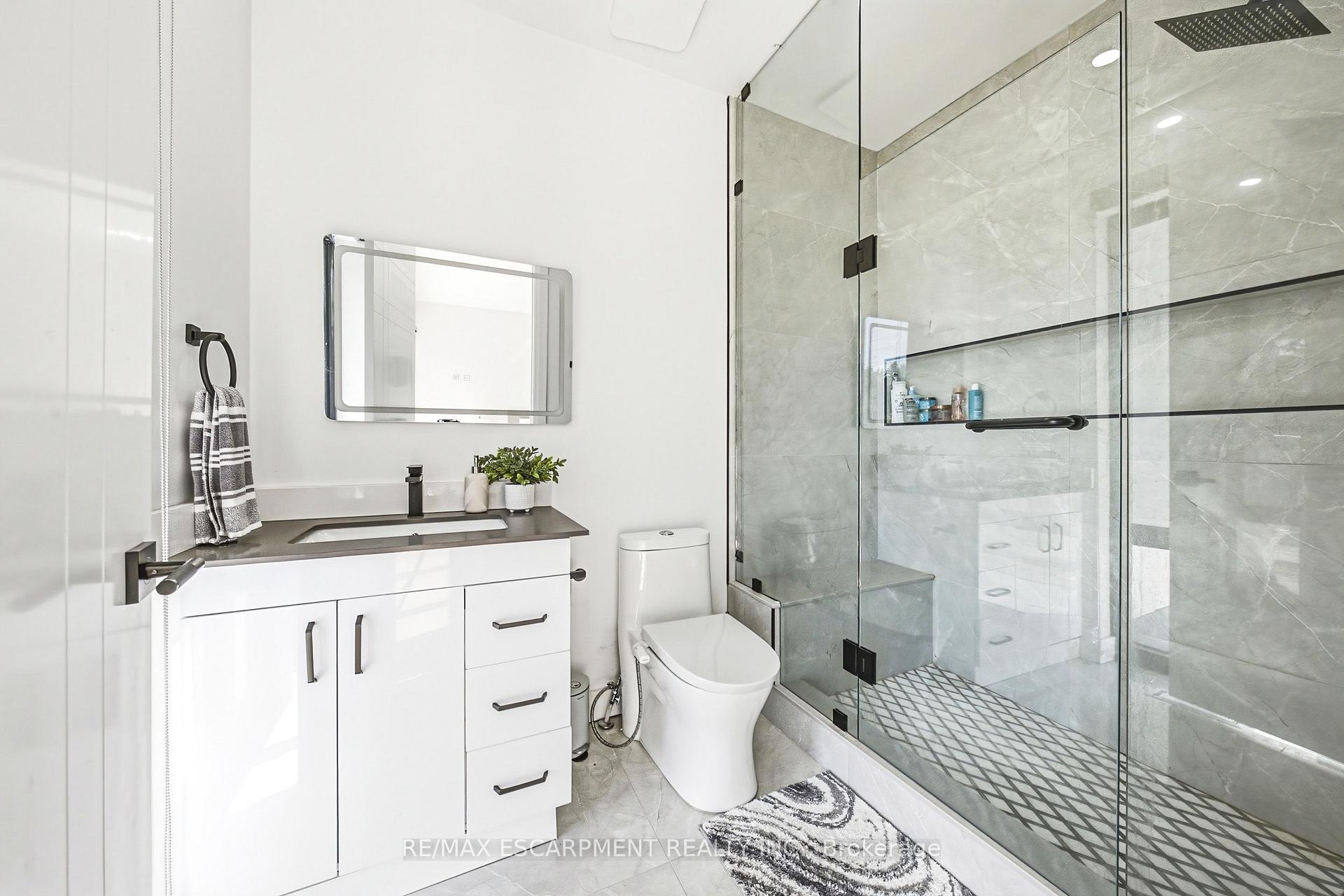 Photo 23 of 4511 Guelph Line, Burlington, Rural Burlington — HOMEH