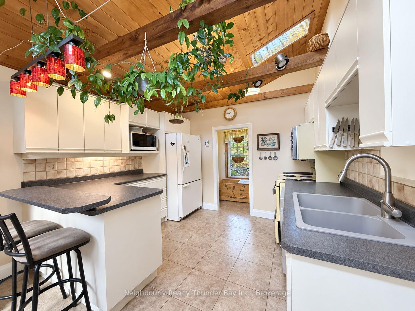 Photo 16 of 24 Peter Street, Thunder Bay, College Heights — HOMEH