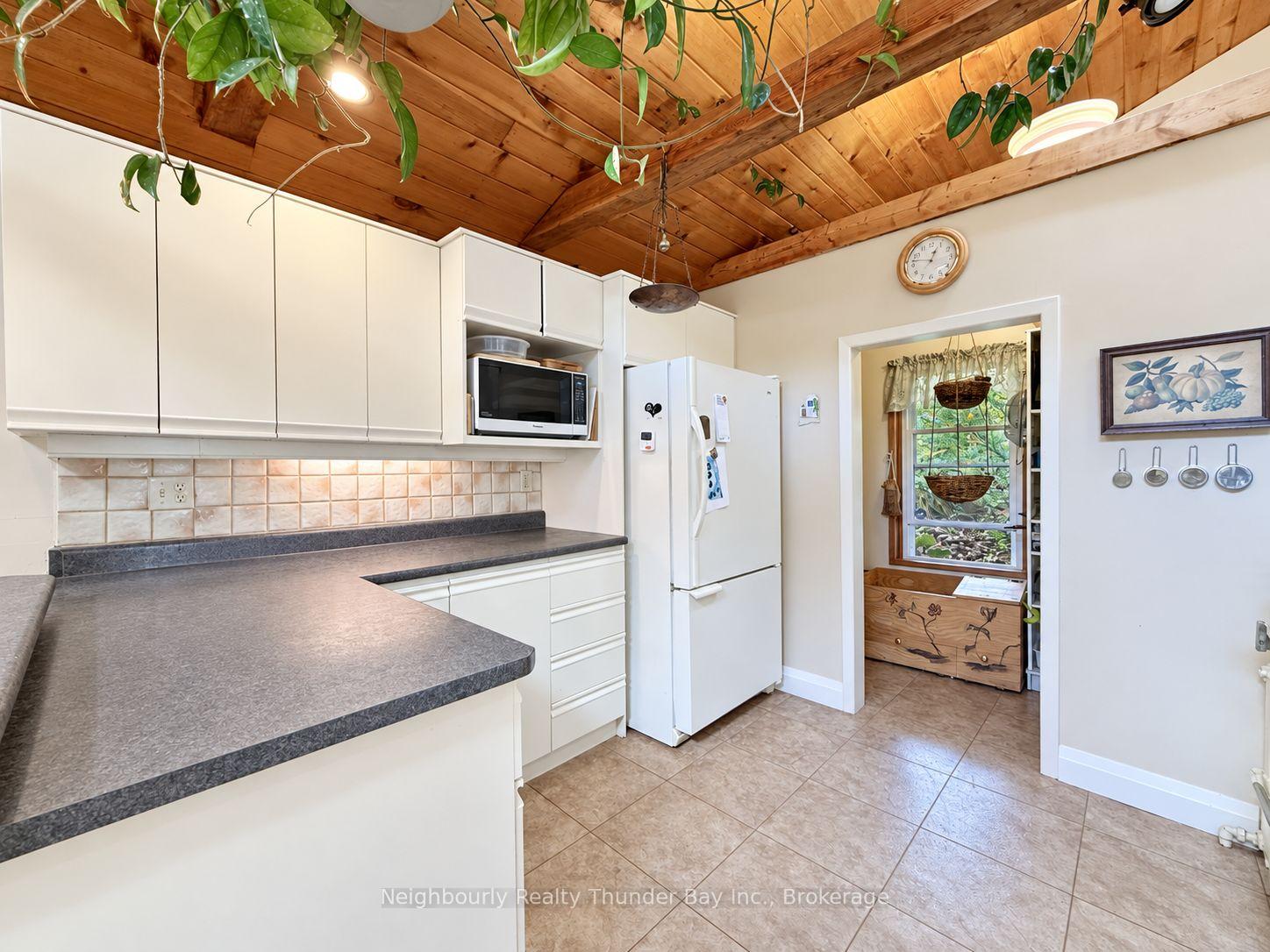 Photo 17 of 24 Peter Street, Thunder Bay, College Heights — HOMEH