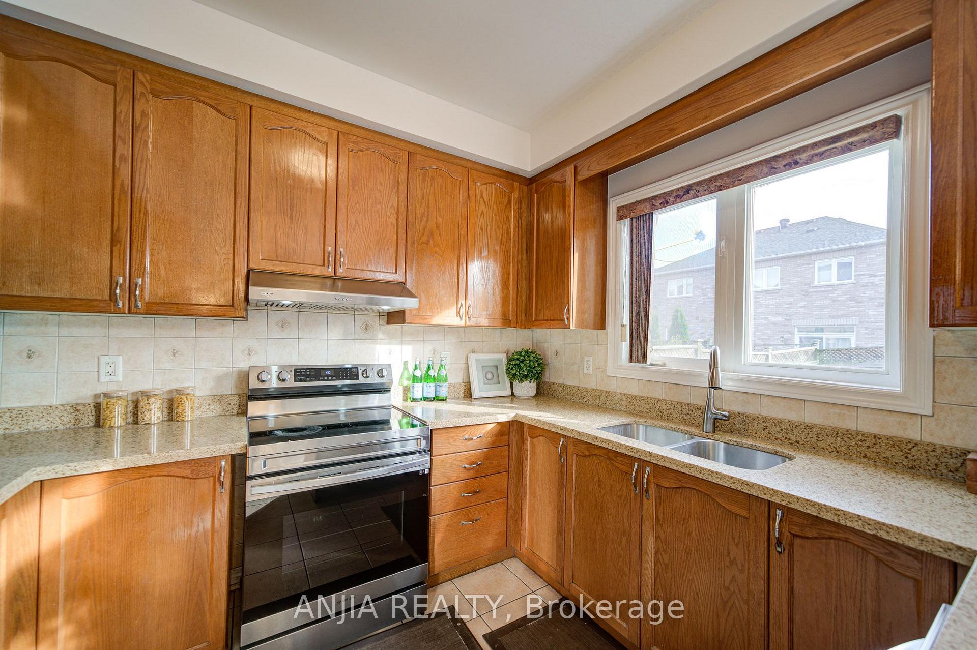 Photo 12 of 63 Saffron Street, Markham, Greensborough — HOMEH