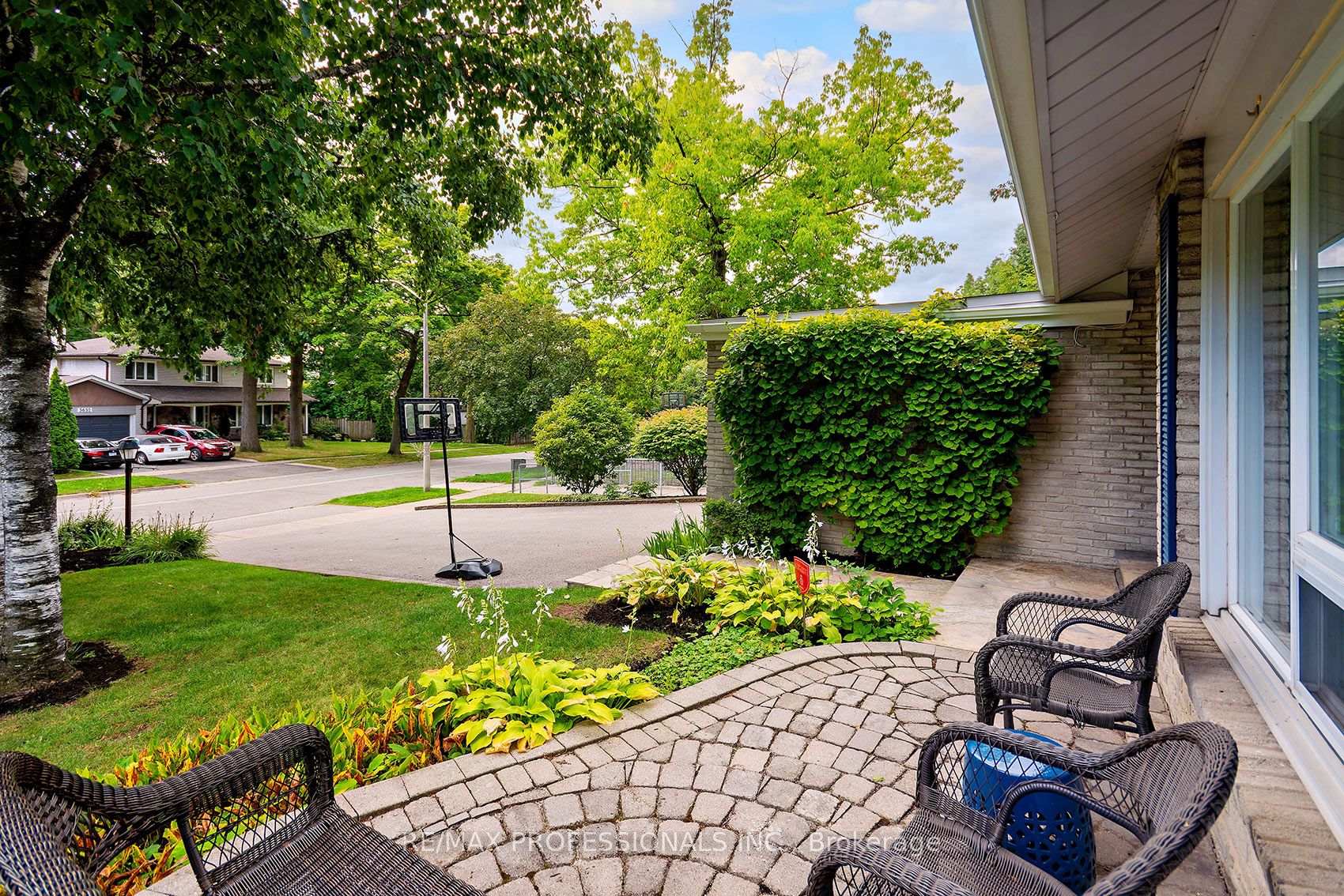 Photo 4 of 3627 Beechollow Crescent, Mississauga, Applewood — HOMEH