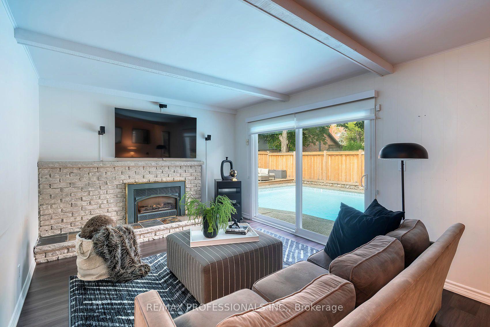 Photo 8 of 3627 Beechollow Crescent, Mississauga, Applewood — HOMEH
