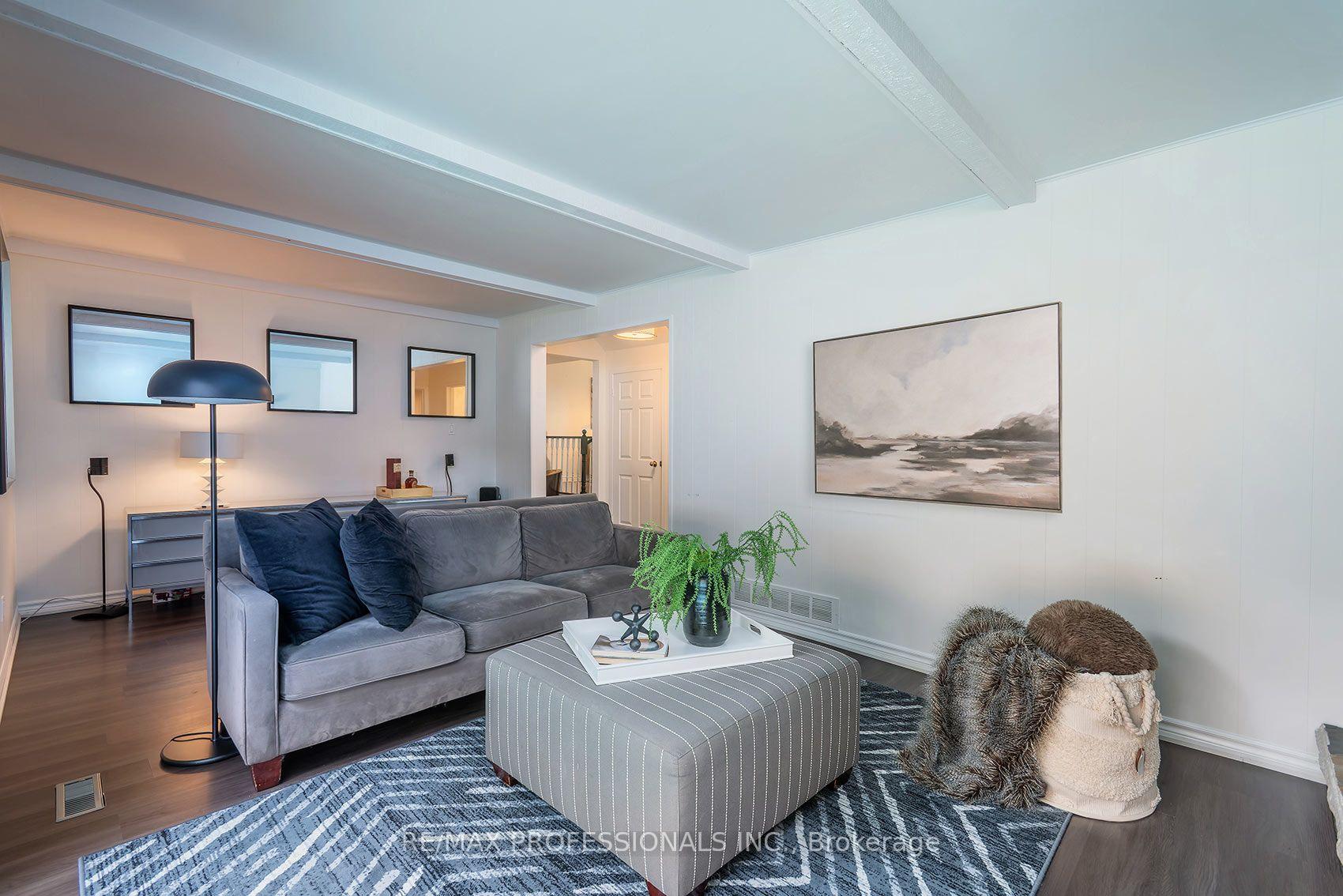 Photo 9 of 3627 Beechollow Crescent, Mississauga, Applewood — HOMEH