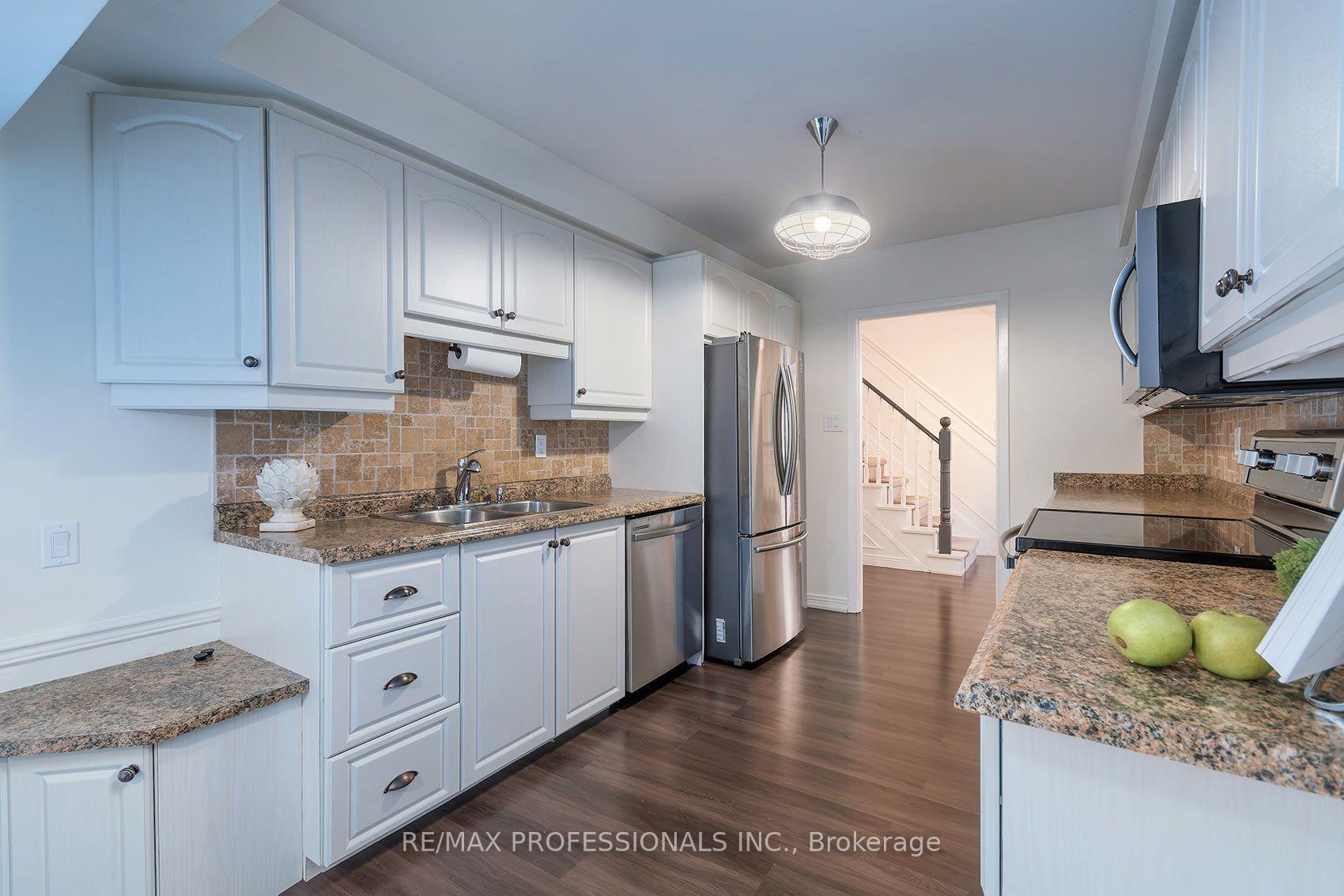 Photo 11 of 3627 Beechollow Crescent, Mississauga, Applewood — HOMEH