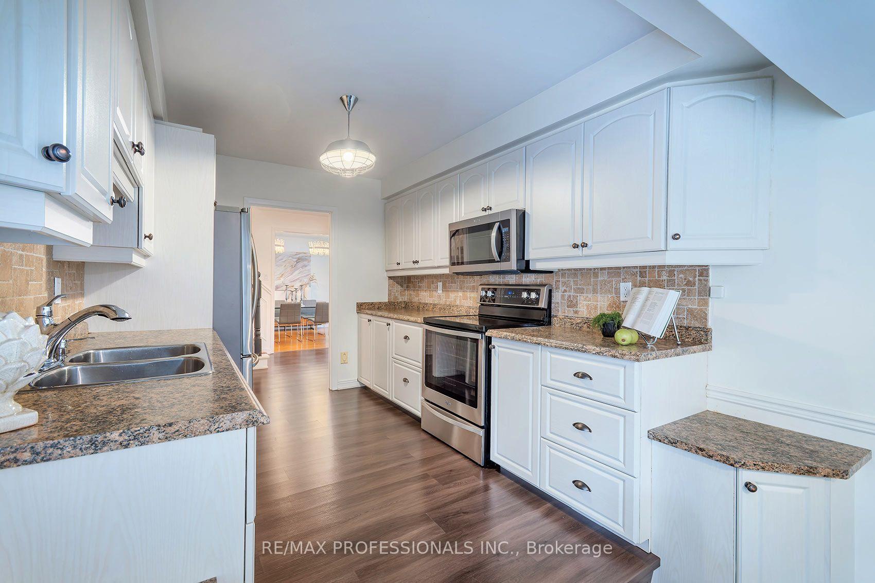 Photo 12 of 3627 Beechollow Crescent, Mississauga, Applewood — HOMEH