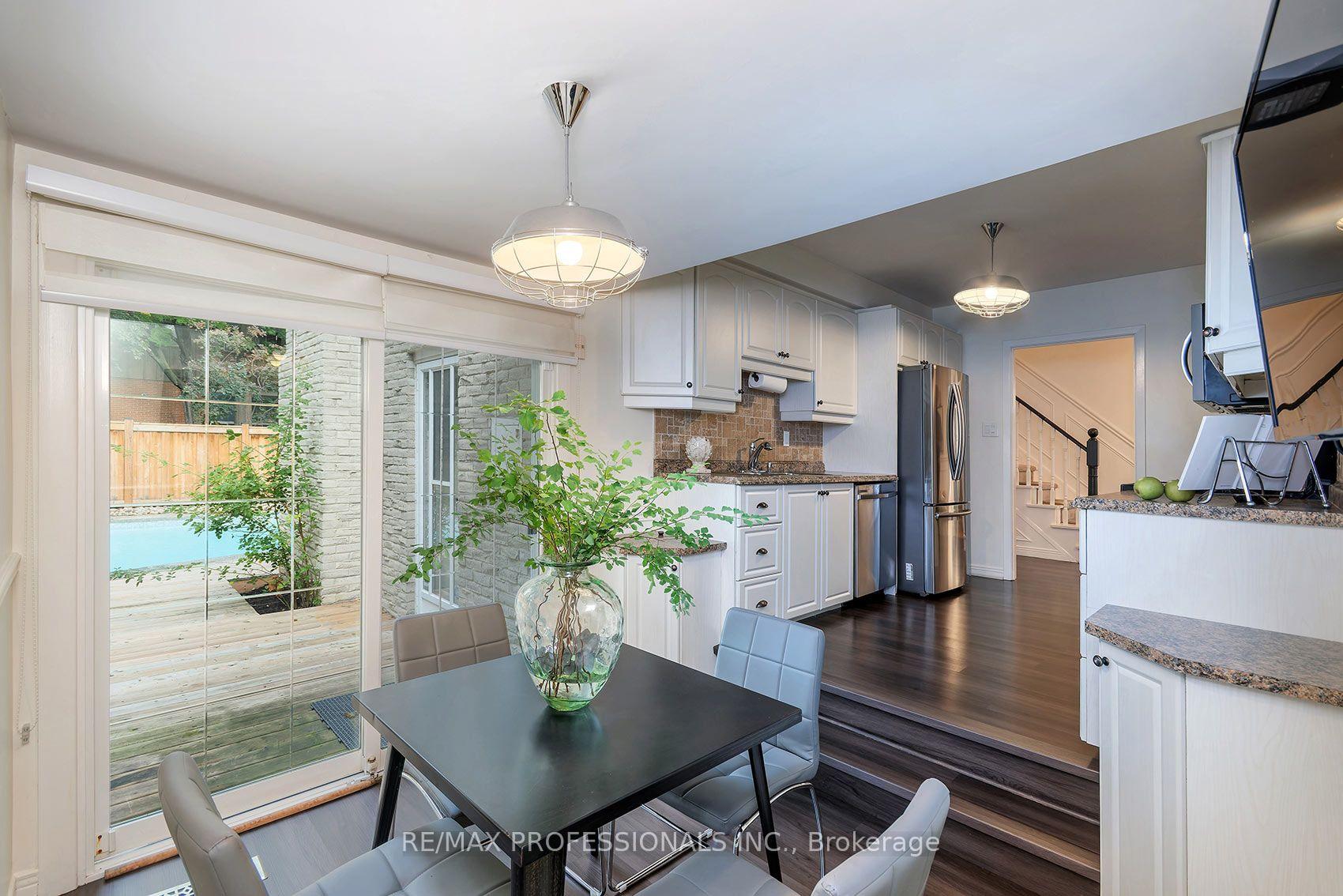 Photo 14 of 3627 Beechollow Crescent, Mississauga, Applewood — HOMEH