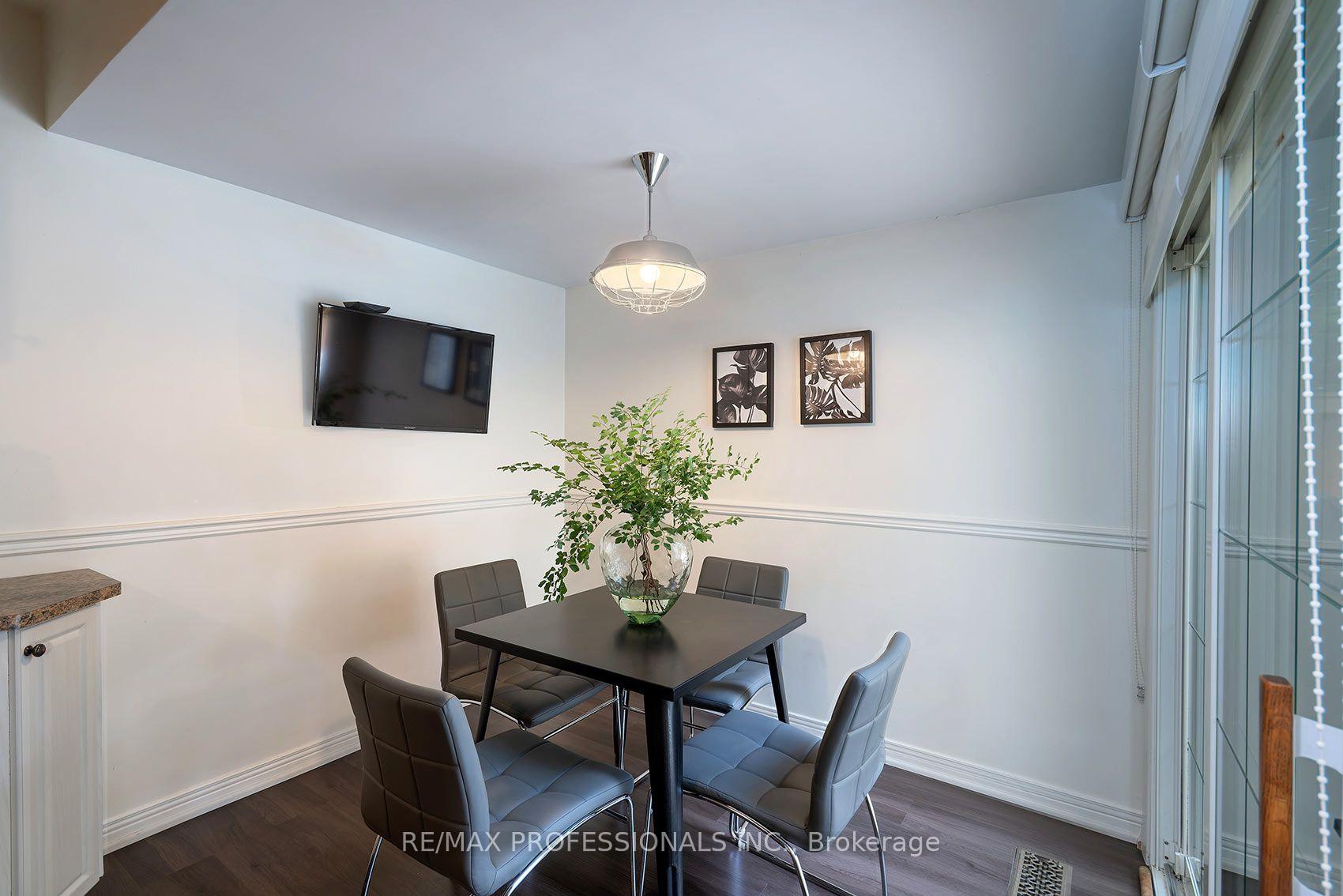 Photo 15 of 3627 Beechollow Crescent, Mississauga, Applewood — HOMEH