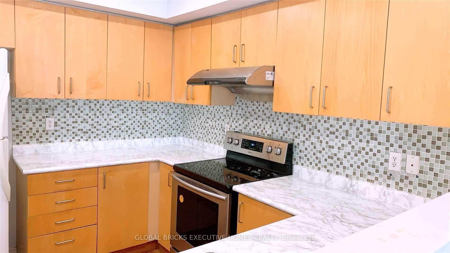Photo 3 of 3916 Lacman Trail, Mississauga, Churchill Meadows — HOMEH