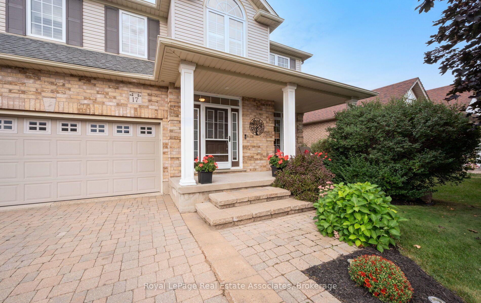 Photo 3 of 17 Nelles Street, Halton Hills, Acton — HOMEH