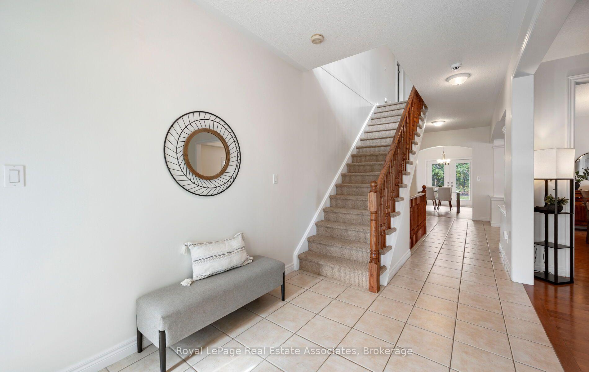 Photo 4 of 17 Nelles Street, Halton Hills, Acton — HOMEH