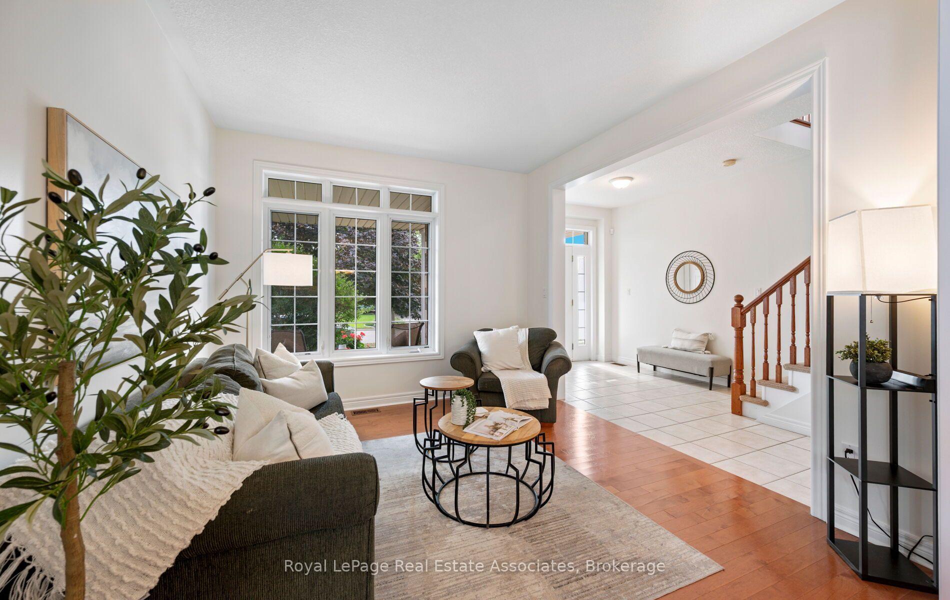 Photo 11 of 17 Nelles Street, Halton Hills, Acton — HOMEH