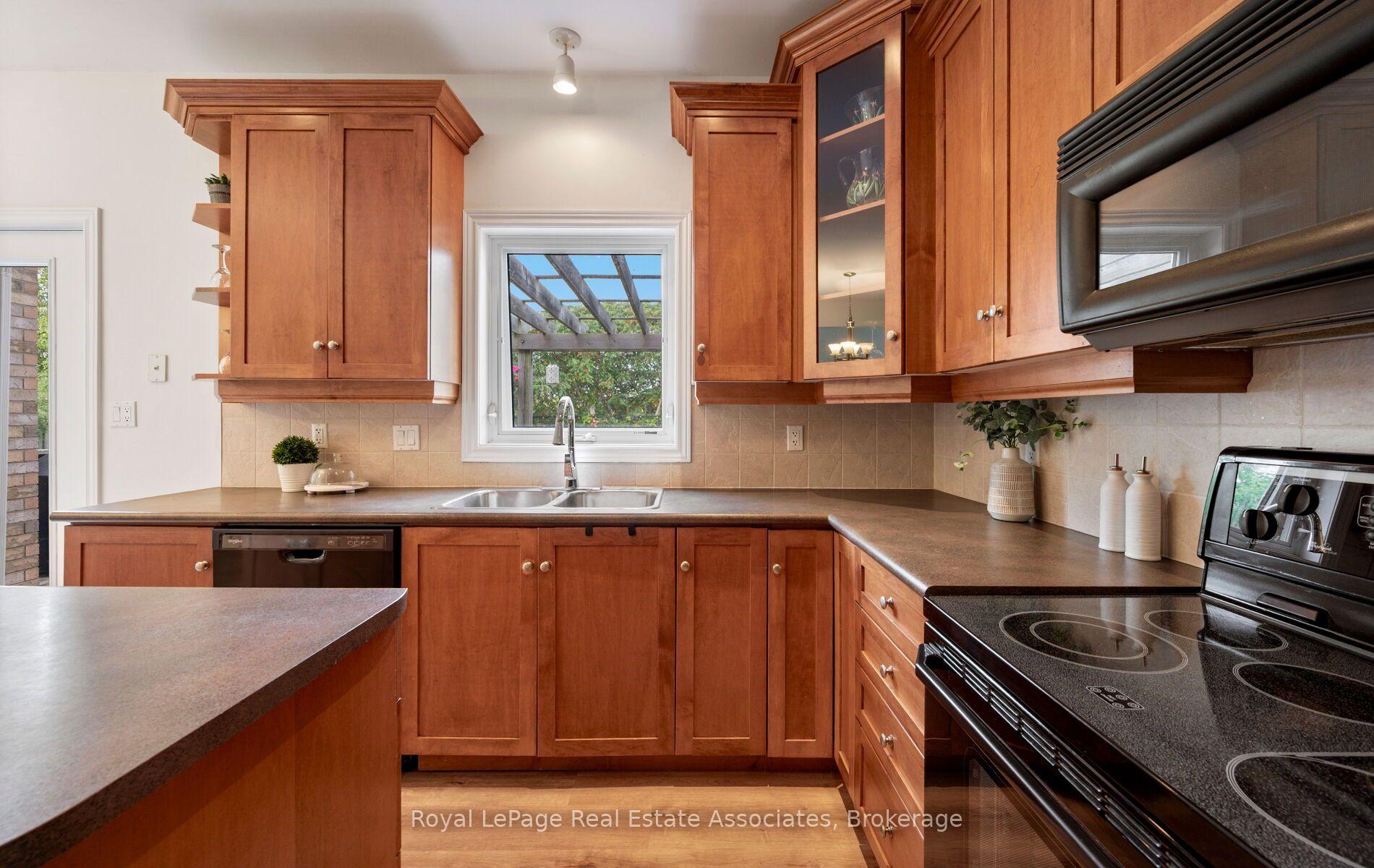 Photo 24 of 17 Nelles Street, Halton Hills, Acton — HOMEH