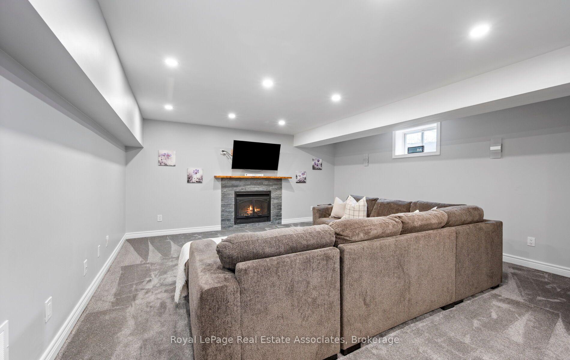 Photo 43 of 17 Nelles Street, Halton Hills, Acton — HOMEH