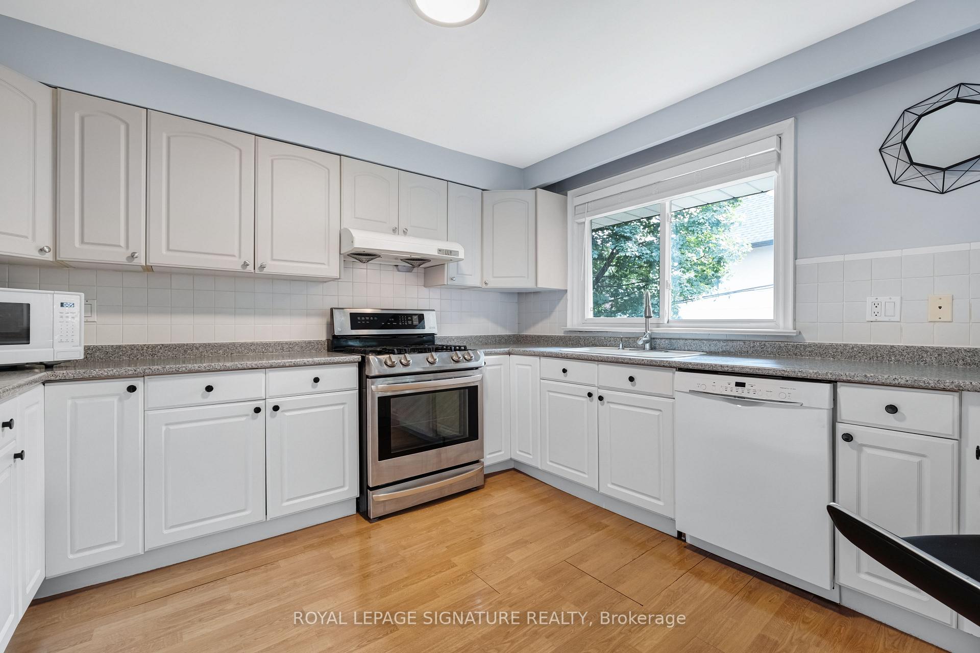 Photo 10 of 9 Bunty Lane, North York, Bayview Village — HOMEH