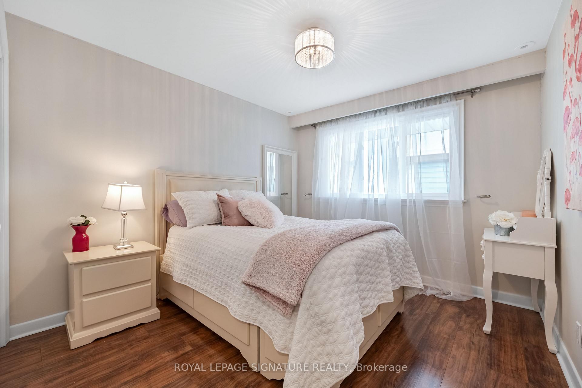 Photo 17 of 9 Bunty Lane, North York, Bayview Village — HOMEH