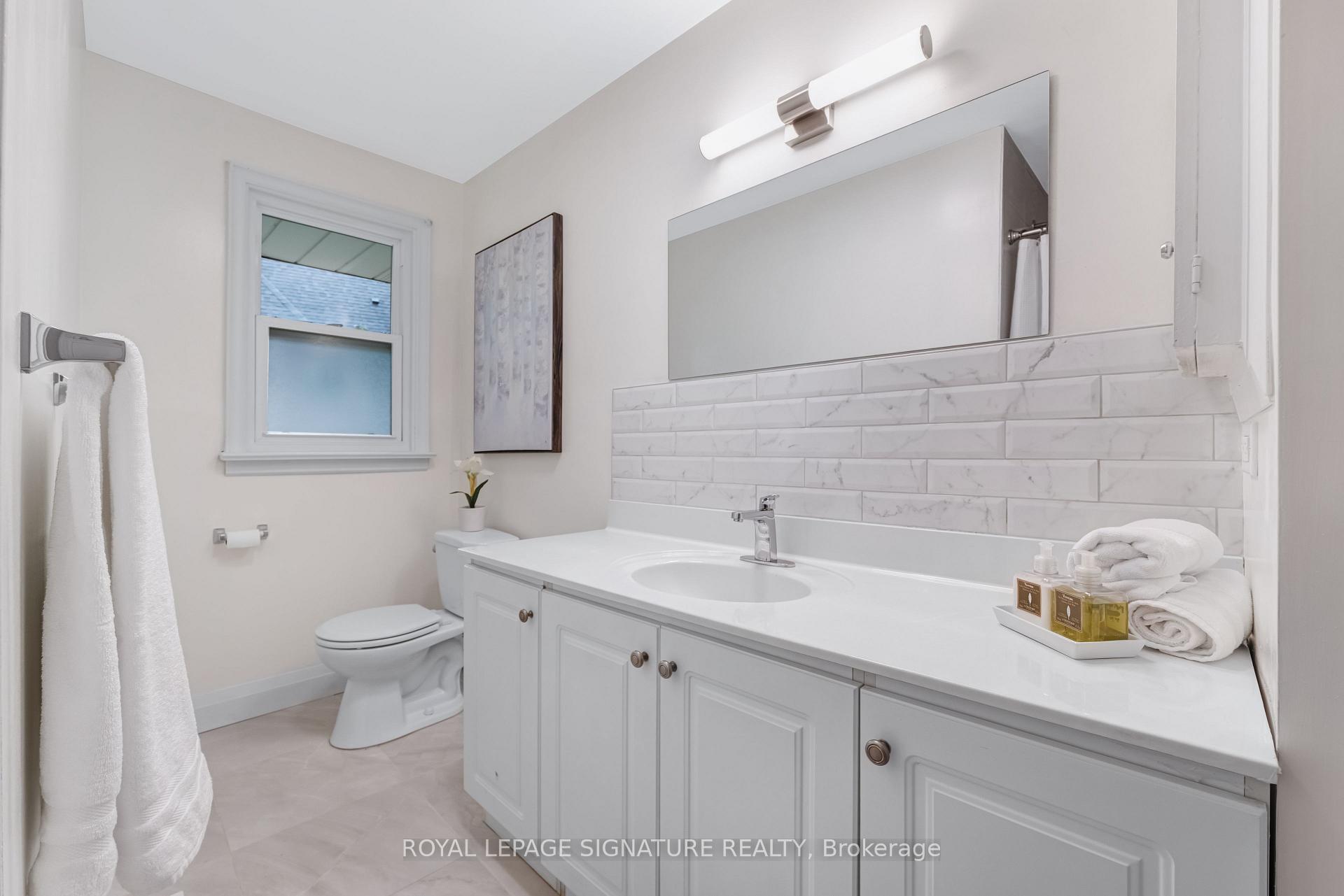 Photo 18 of 9 Bunty Lane, North York, Bayview Village — HOMEH