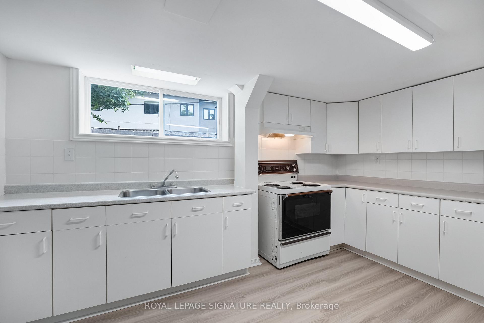 Photo 24 of 9 Bunty Lane, North York, Bayview Village — HOMEH