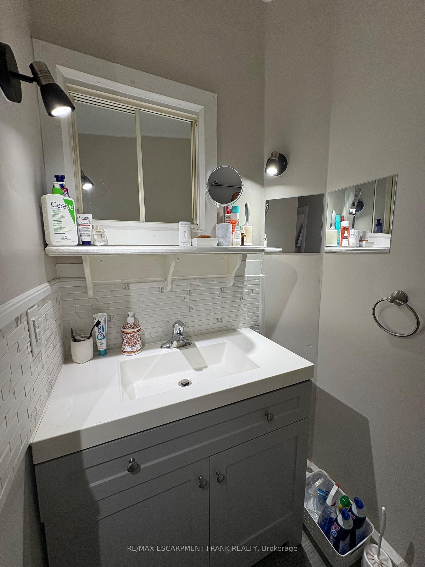 Photo 10 of Unit 2, 20 Canada Street, Hamilton, Kirkendall — HOMEH