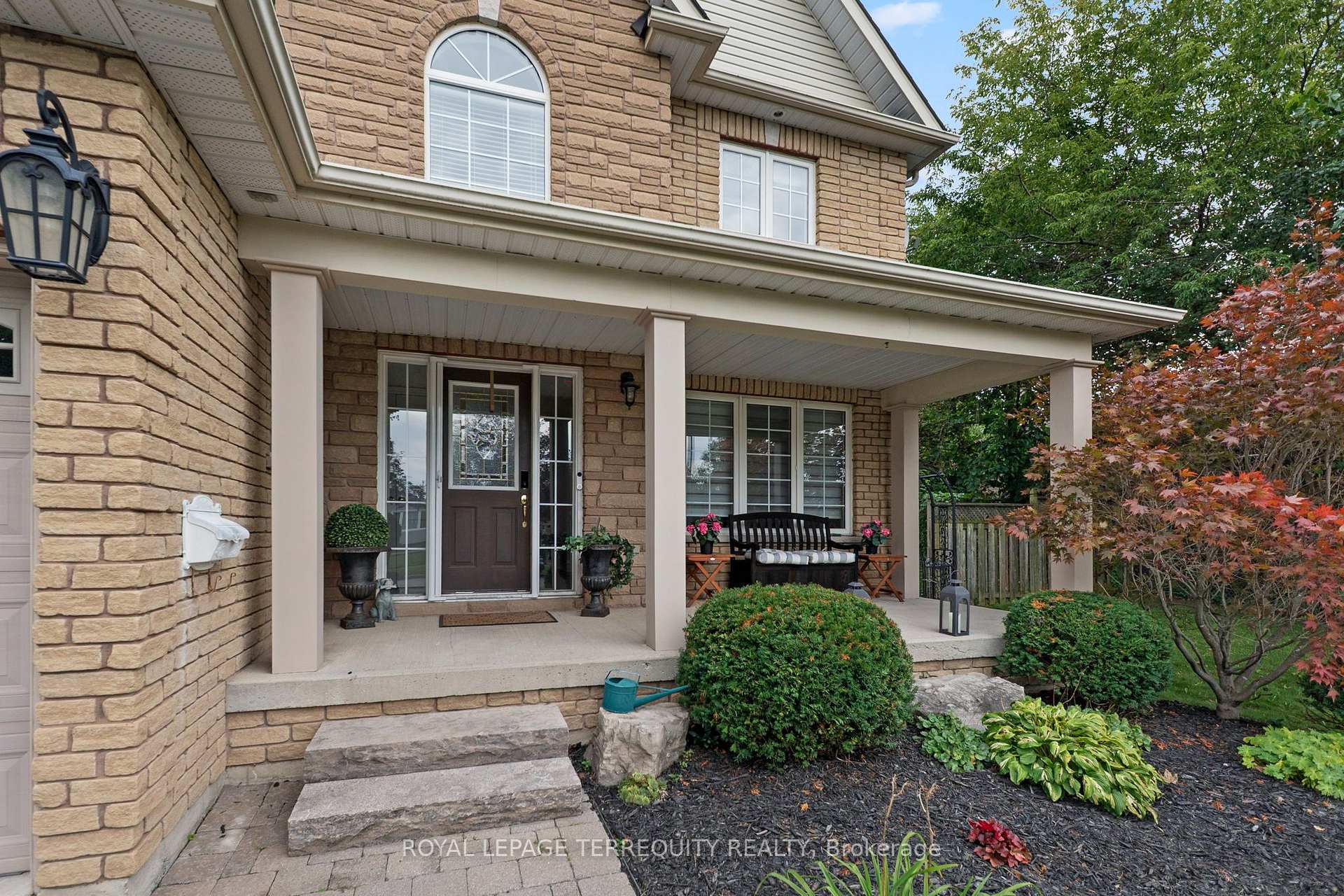 Photo 2 of 611 Capilano Crescent, Oshawa, Donevan — HOMEH