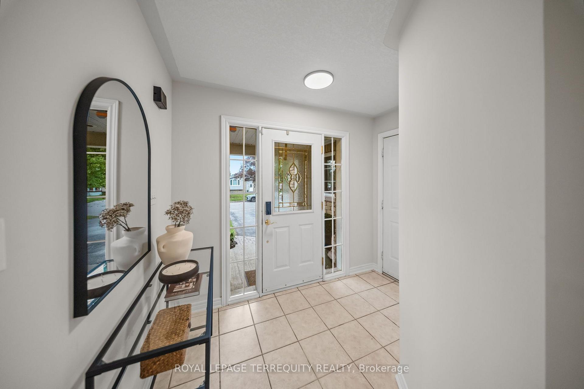 Photo 3 of 611 Capilano Crescent, Oshawa, Donevan — HOMEH