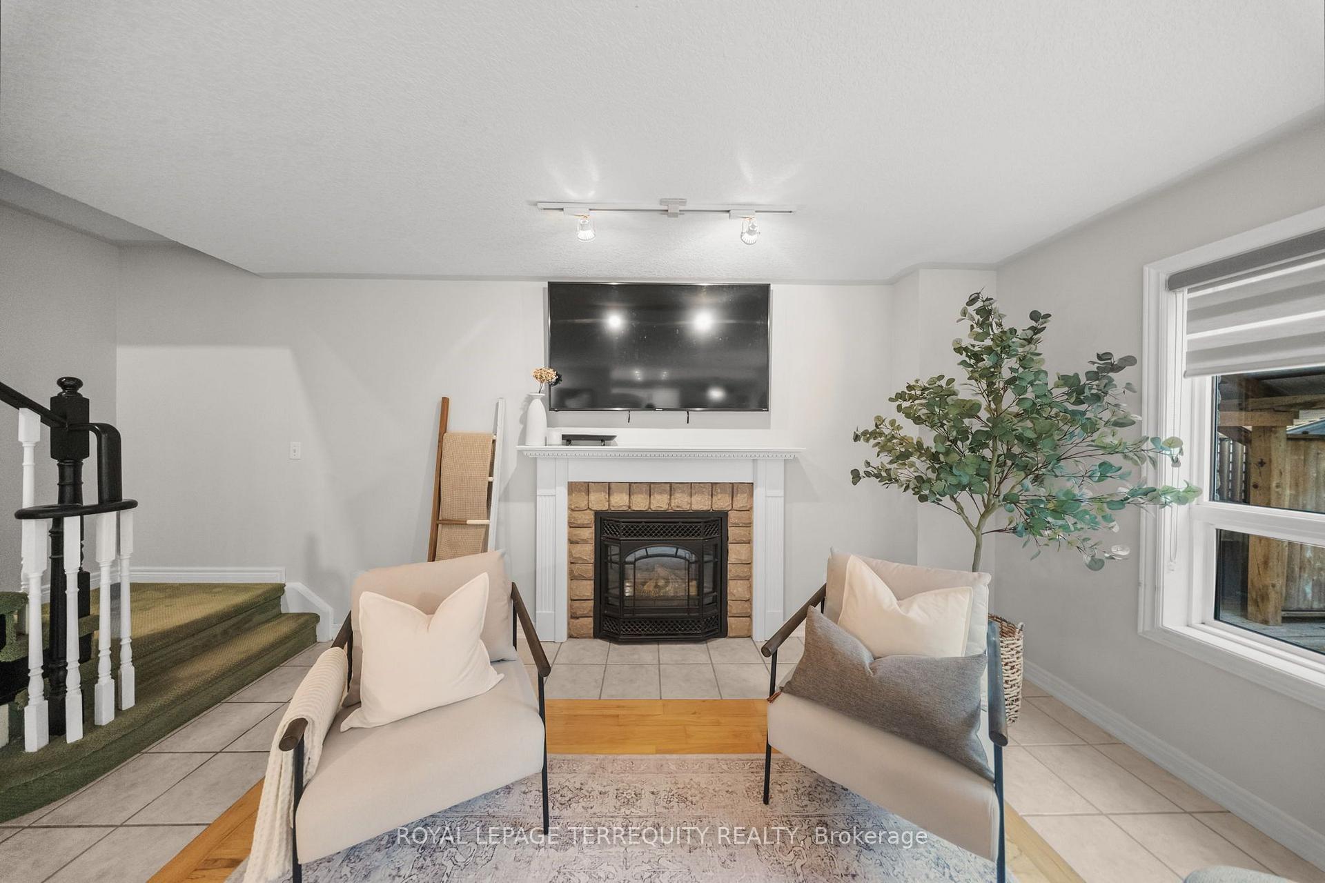 Photo 9 of 611 Capilano Crescent, Oshawa, Donevan — HOMEH