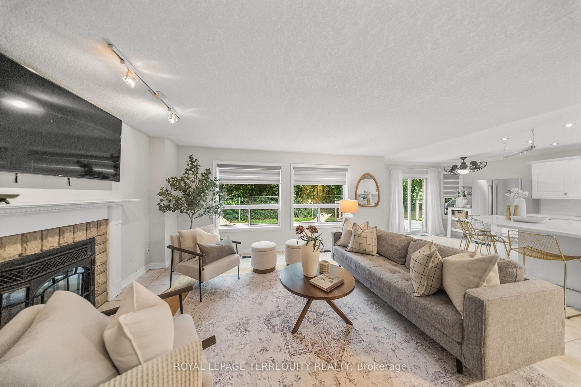 Photo 10 of 611 Capilano Crescent, Oshawa, Donevan — HOMEH