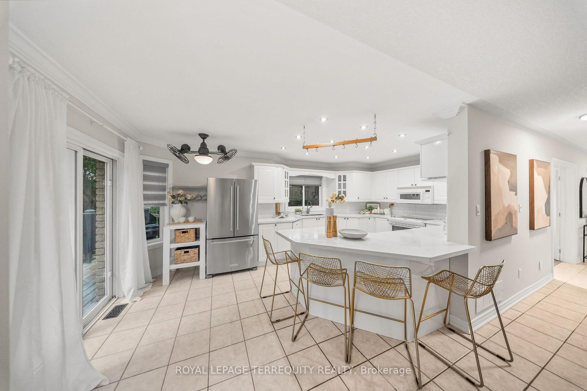 Photo 14 of 611 Capilano Crescent, Oshawa, Donevan — HOMEH
