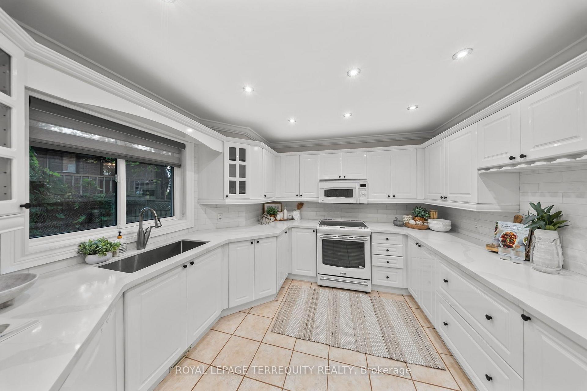 Photo 15 of 611 Capilano Crescent, Oshawa, Donevan — HOMEH