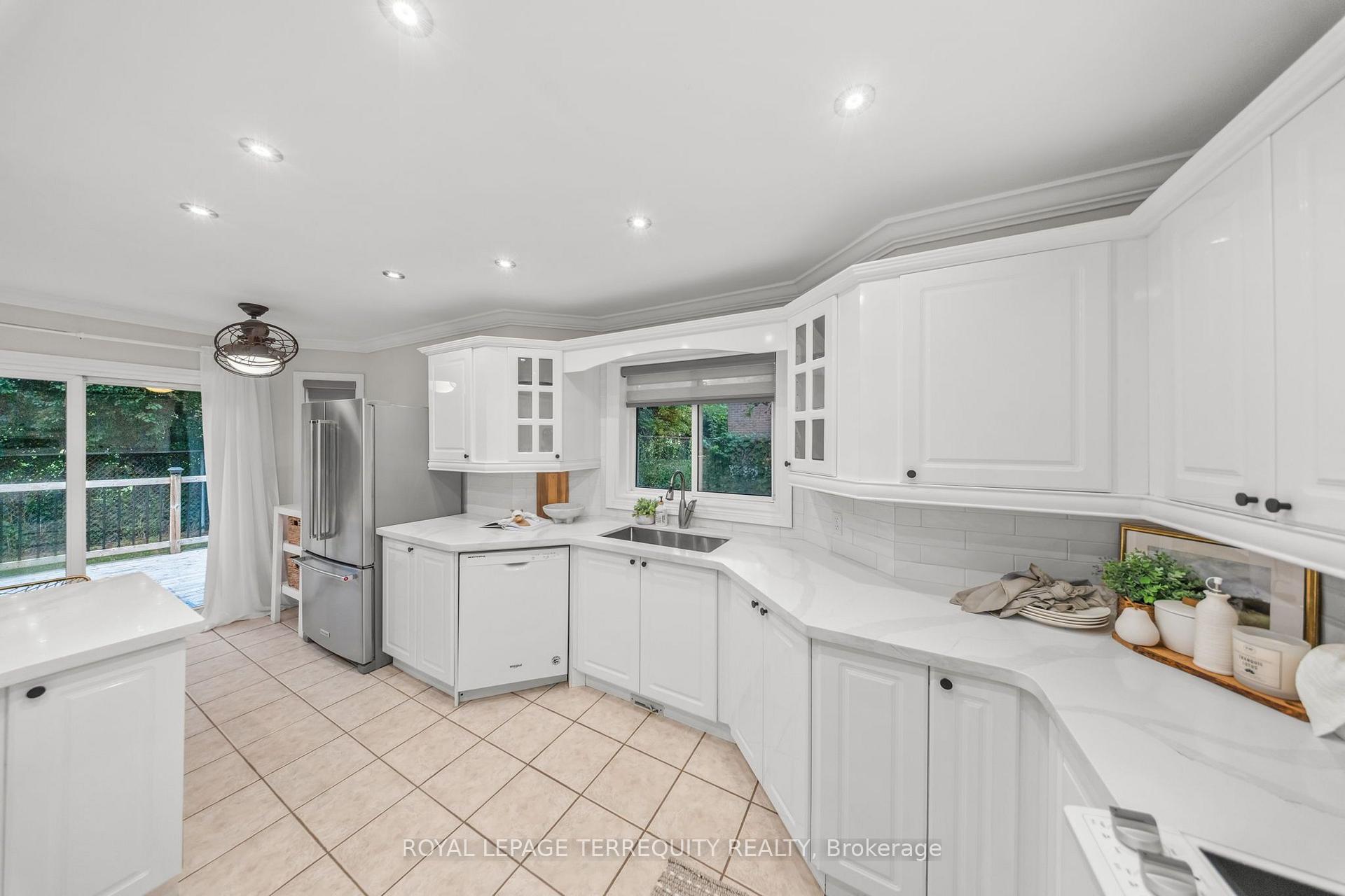 Photo 17 of 611 Capilano Crescent, Oshawa, Donevan — HOMEH
