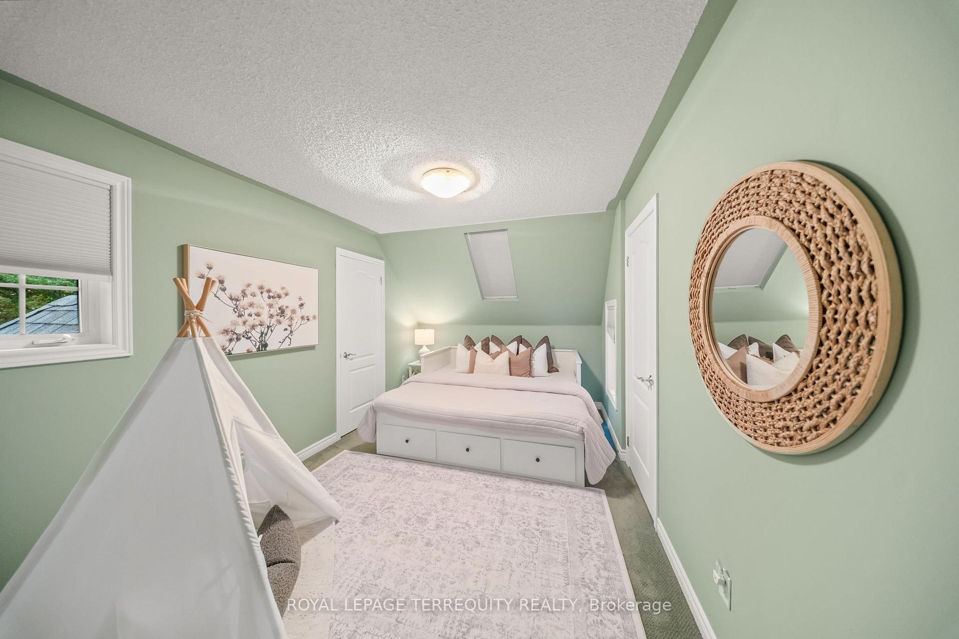Photo 25 of 611 Capilano Crescent, Oshawa, Donevan — HOMEH