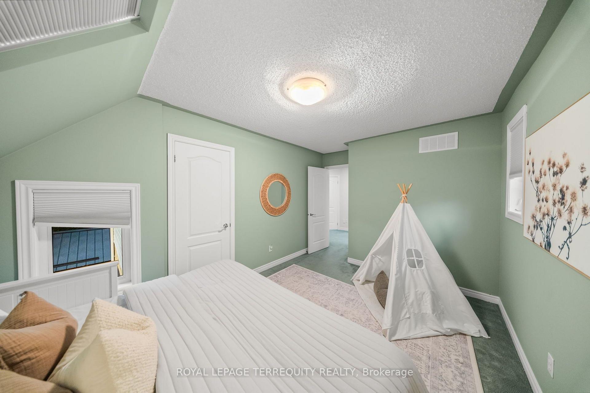 Photo 26 of 611 Capilano Crescent, Oshawa, Donevan — HOMEH