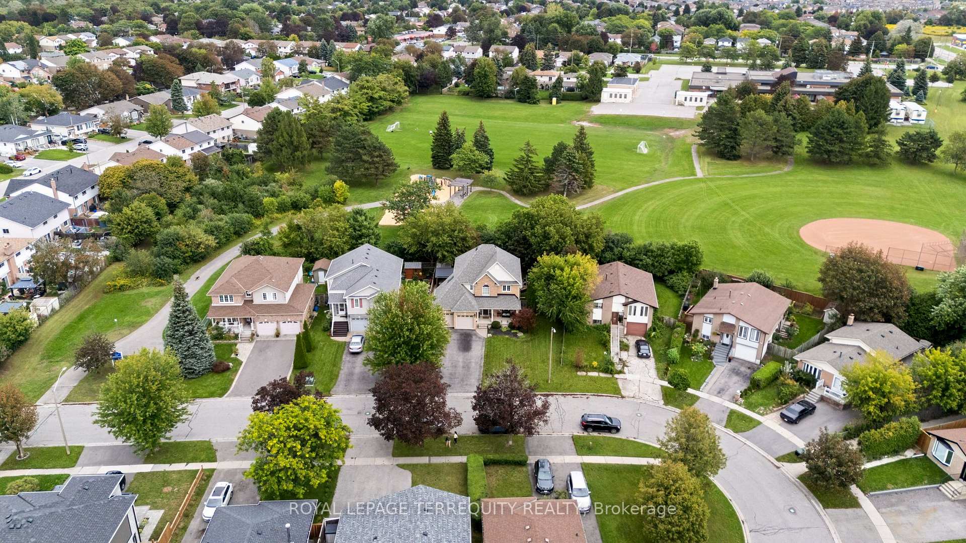 Photo 50 of 611 Capilano Crescent, Oshawa, Donevan — HOMEH