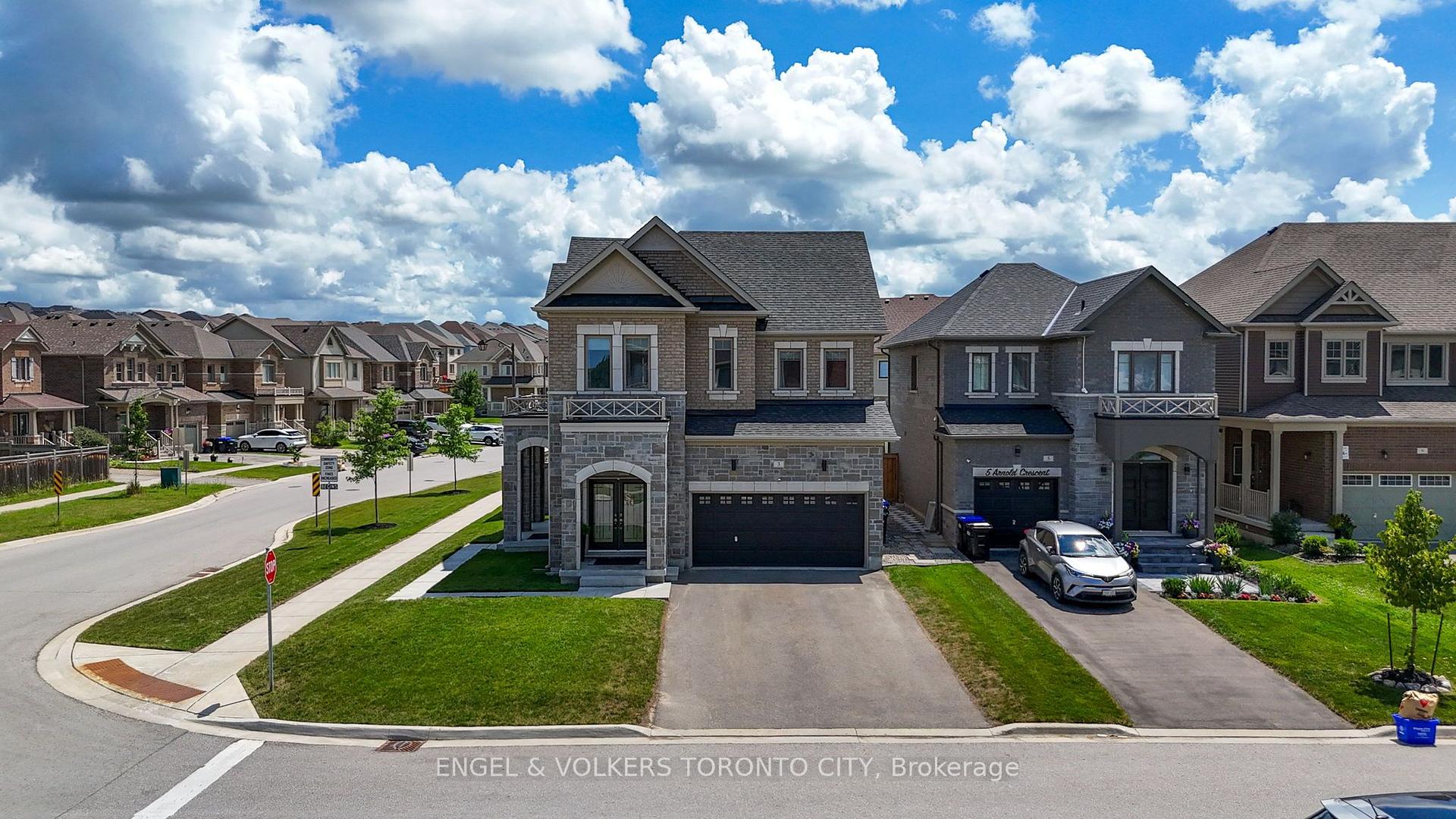 Photo 2 of 3 Arnold Crescent, New Tecumseth, Alliston — HOMEH