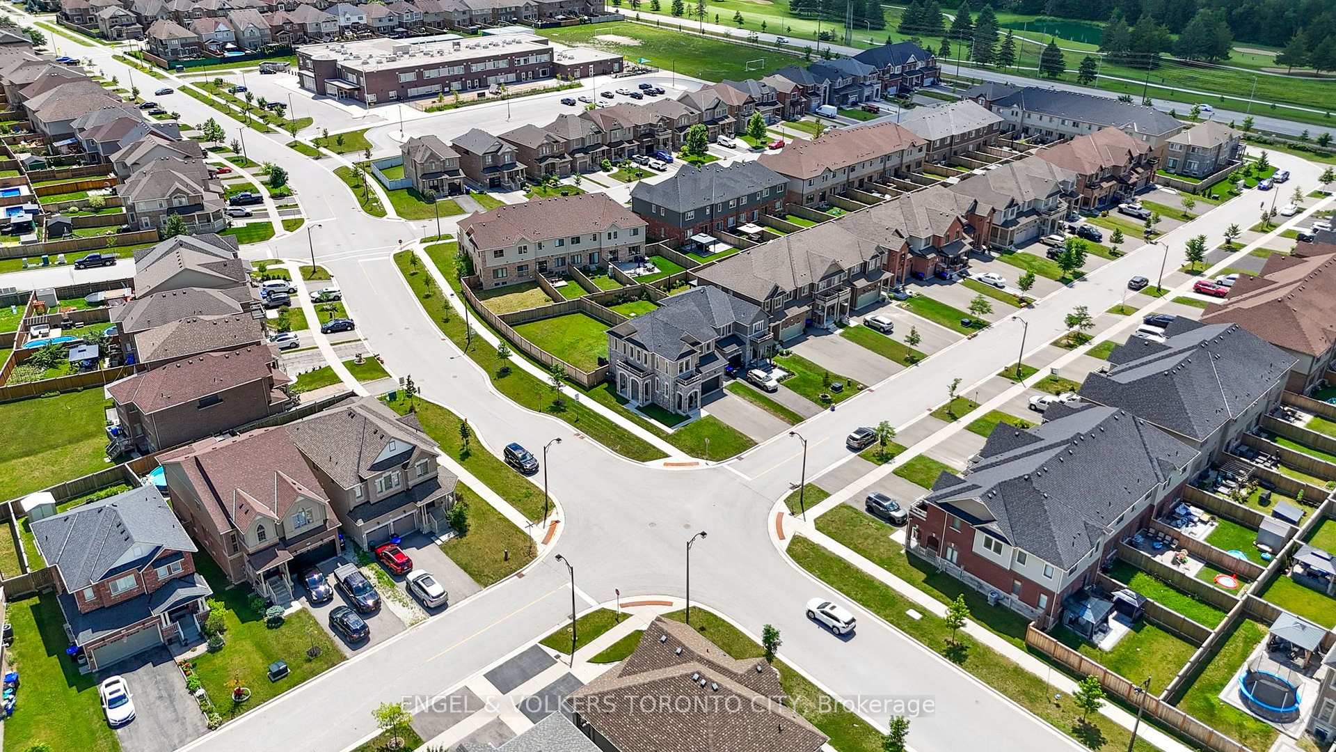 Photo 4 of 3 Arnold Crescent, New Tecumseth, Alliston — HOMEH