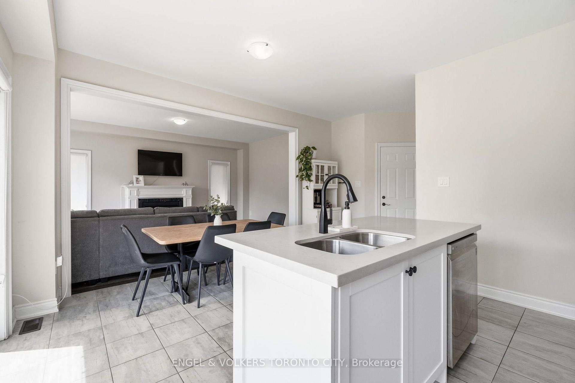 Photo 13 of 3 Arnold Crescent, New Tecumseth, Alliston — HOMEH