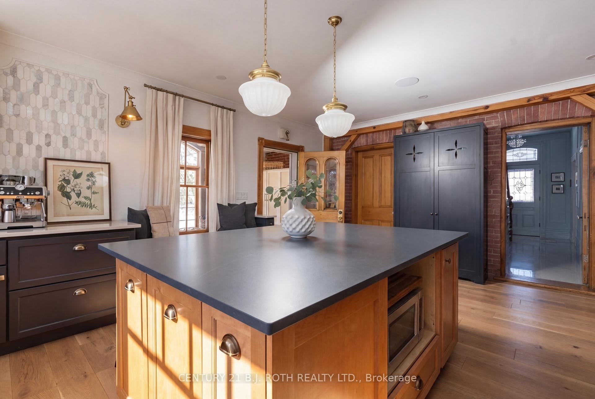 Photo 10 of 90 Cumberland Street, Barrie, Allandale — HOMEH