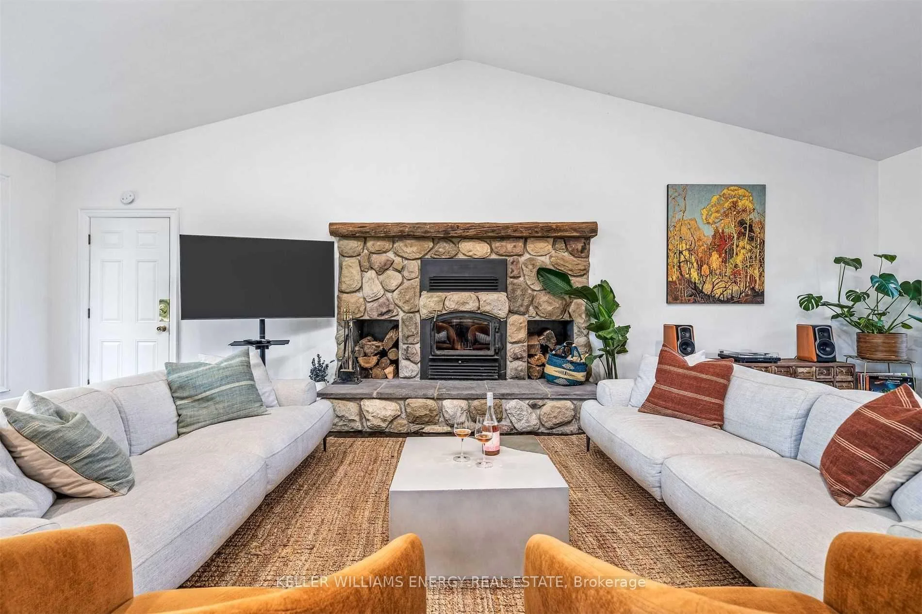 Photo 11 of 1286 County Road 14, Prince Edward County, Sophiasburg Ward — HOMEH