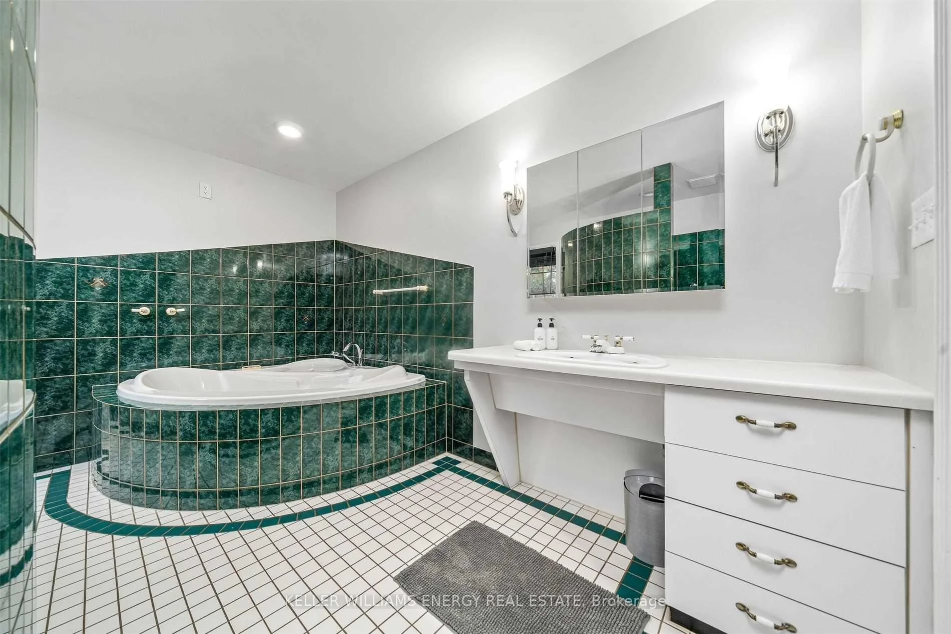 Photo 47 of 1286 County Road 14, Prince Edward County, Sophiasburg Ward — HOMEH