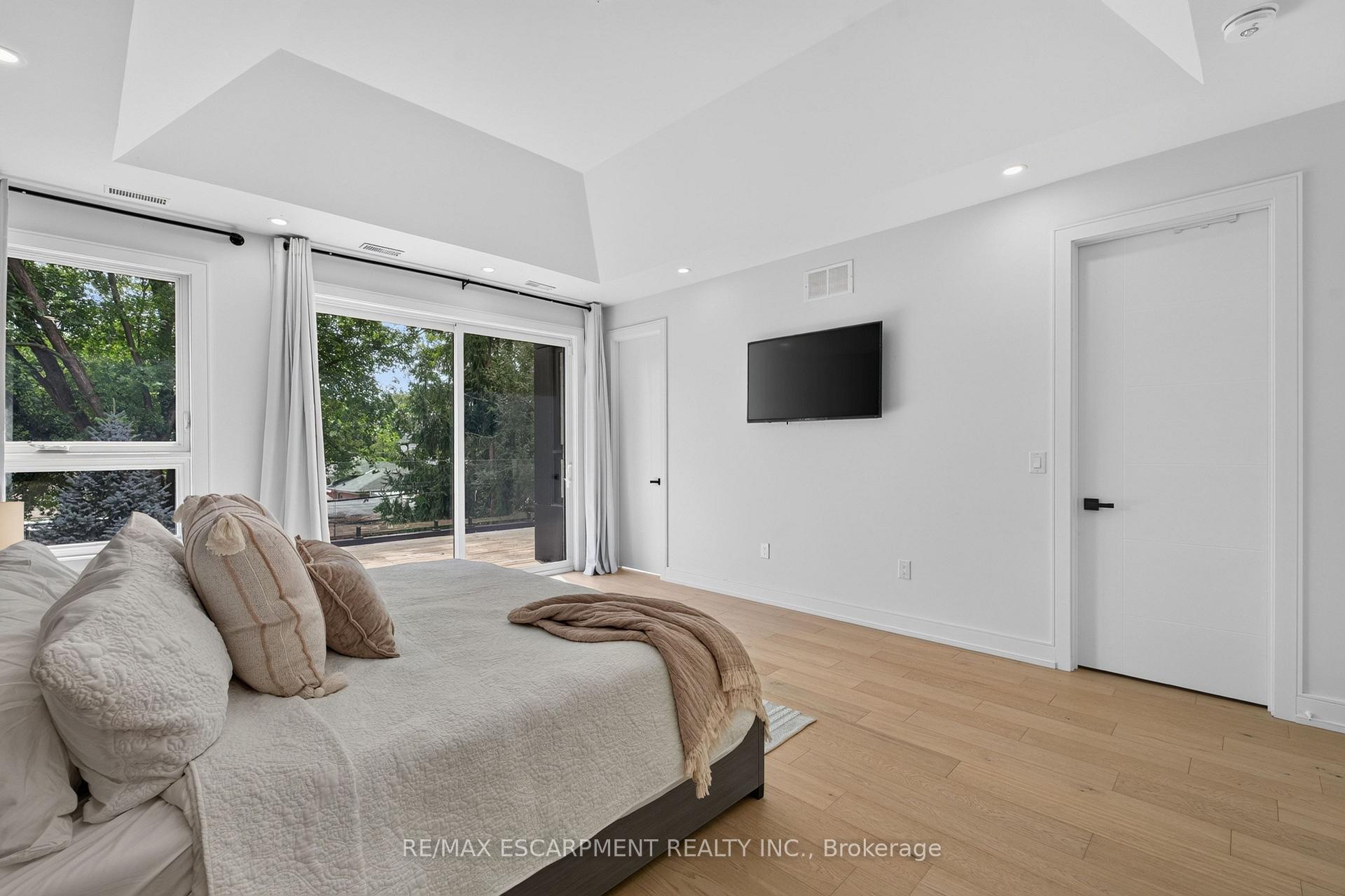 Photo 15 of 73 Elma Street, Etobicoke, Mimico — HOMEH