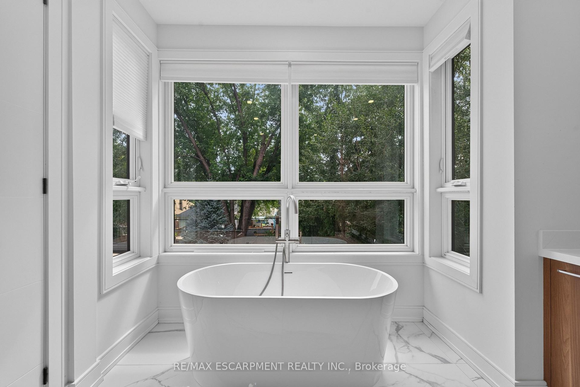 Photo 19 of 73 Elma Street, Etobicoke, Mimico — HOMEH