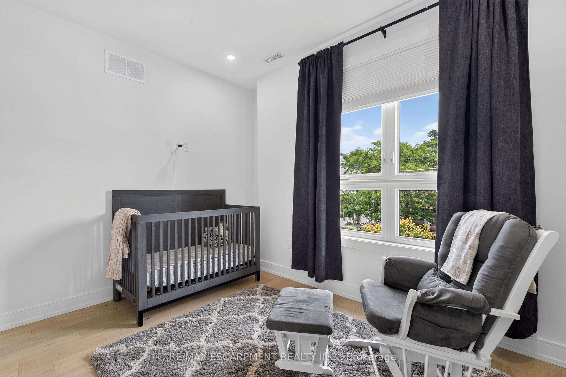 Photo 23 of 73 Elma Street, Etobicoke, Mimico — HOMEH