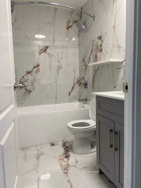 Photo 4 of Unit Unit B, 3358 Lake Shore Boulevard, Etobicoke, Long Branch — HOMEH