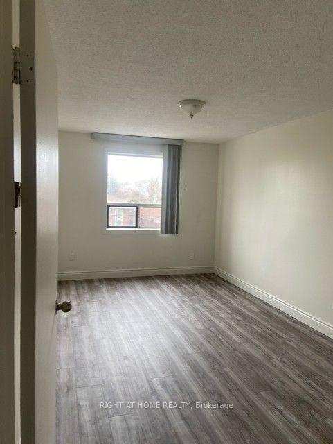 Photo 5 of Unit Unit B, 3358 Lake Shore Boulevard, Etobicoke, Long Branch — HOMEH