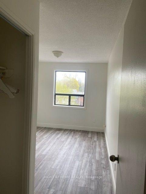 Photo 6 of Unit Unit B, 3358 Lake Shore Boulevard, Etobicoke, Long Branch — HOMEH