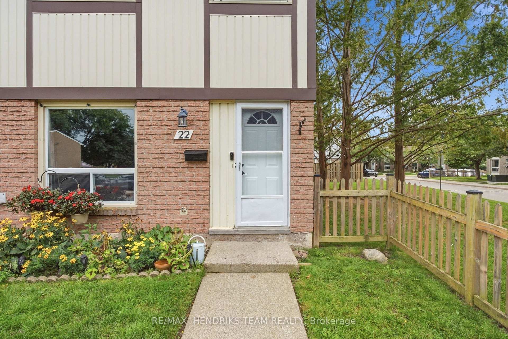 Photo 3 of Unit 22, 25 Linfield Drive, St. Catharines, Lakeport — HOMEH