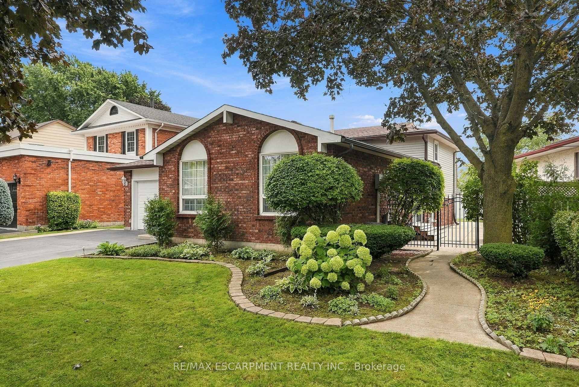 Photo 2 of 10 Audubon Street N, Hamilton, Stoney Creek Mountain — HOMEH