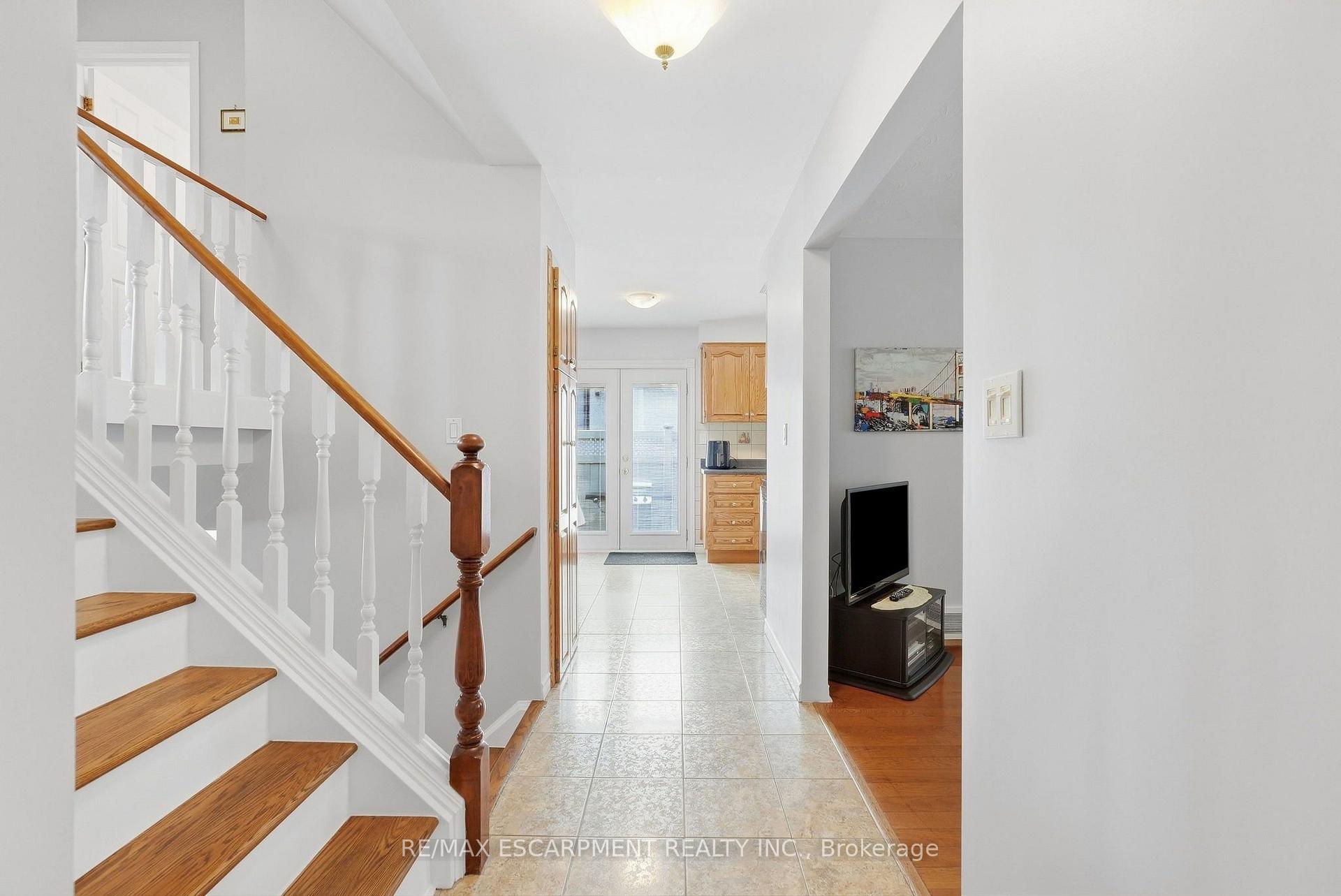 Photo 3 of 10 Audubon Street N, Hamilton, Stoney Creek Mountain — HOMEH