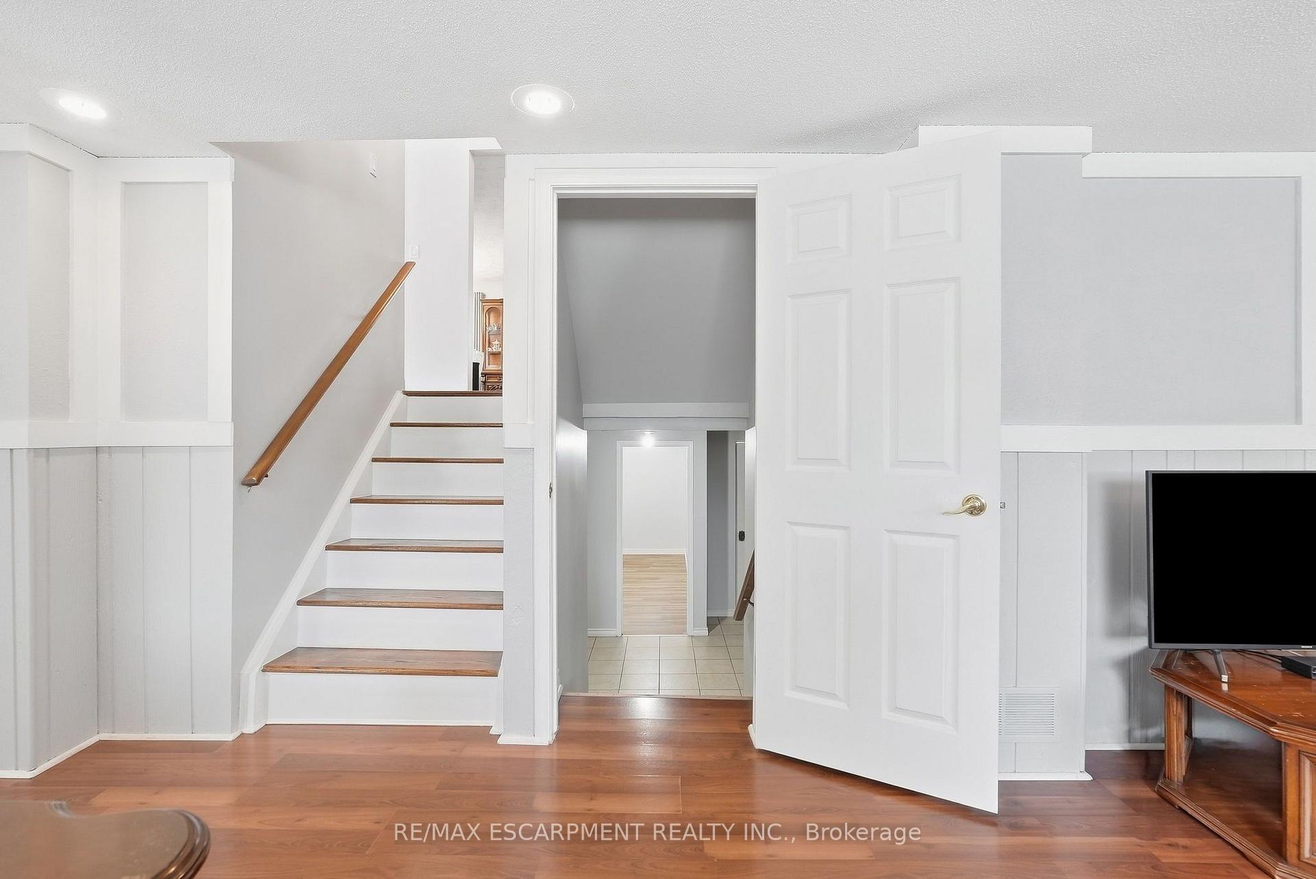 Photo 15 of 10 Audubon Street N, Hamilton, Stoney Creek Mountain — HOMEH