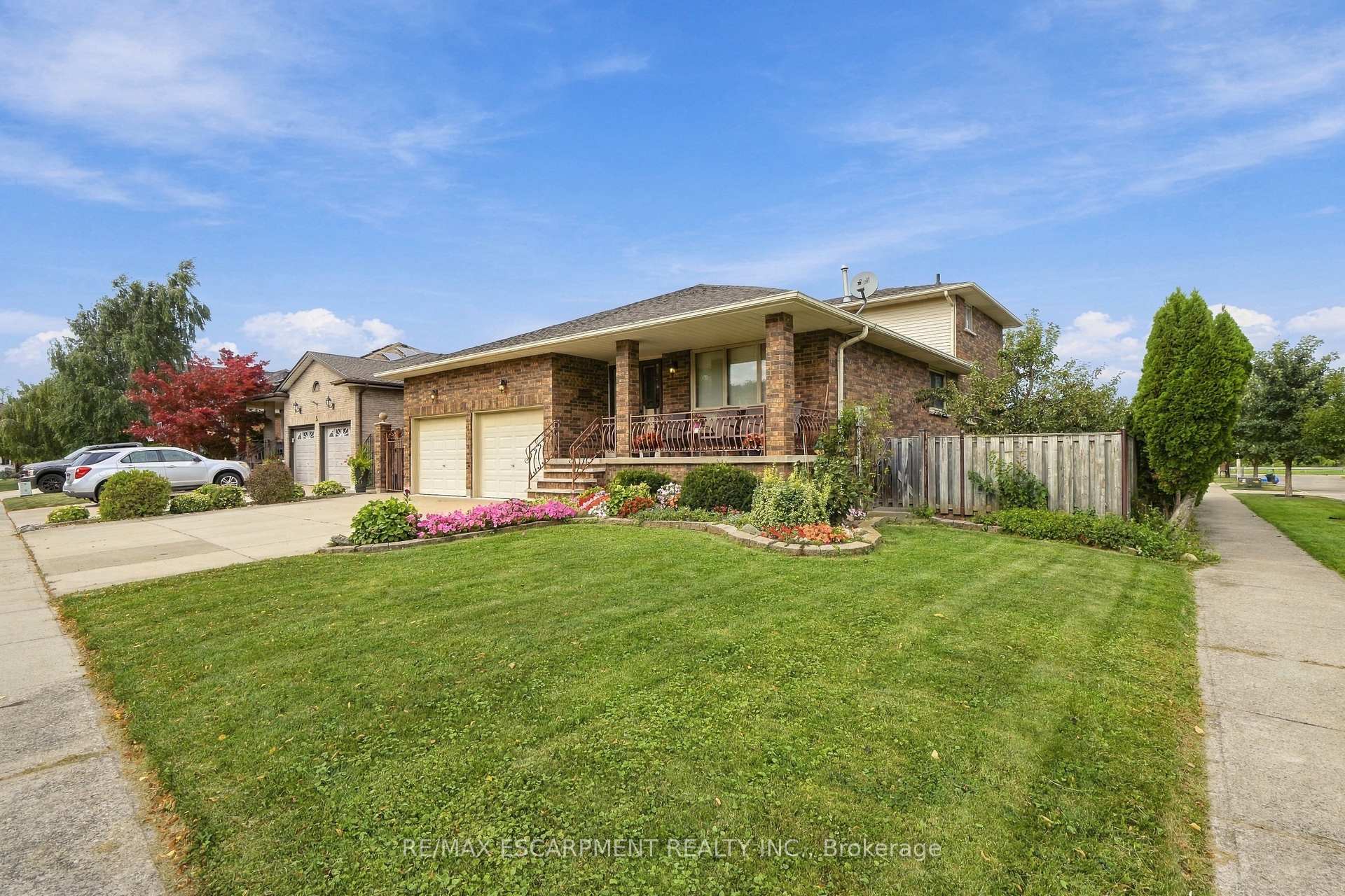 Photo 2 of 7 Vinehill Drive, Hamilton, Stoney Creek Mountain — HOMEH